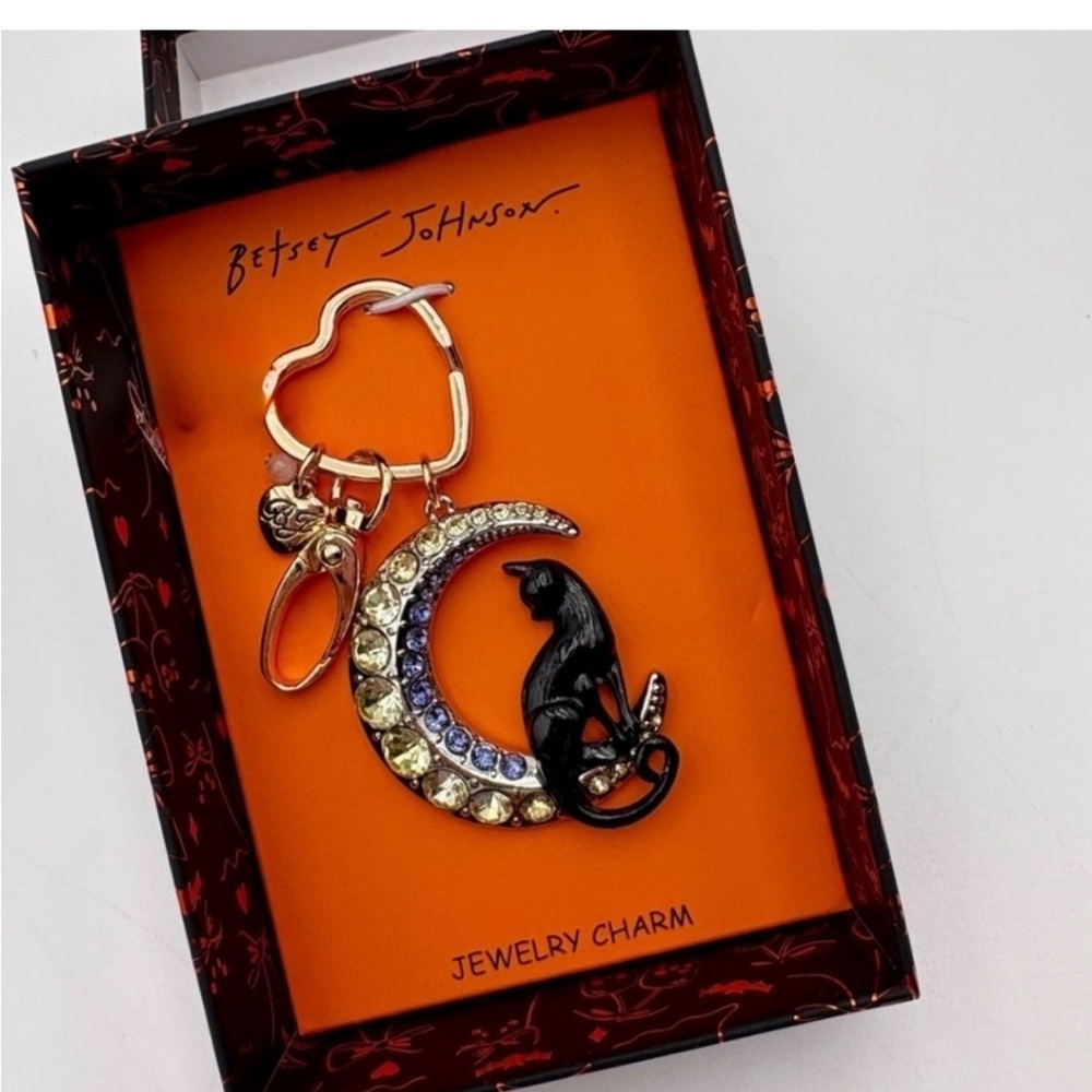 👉✨️ Betsey Johnson Black and Gold Cat Crescent bag charm keychain